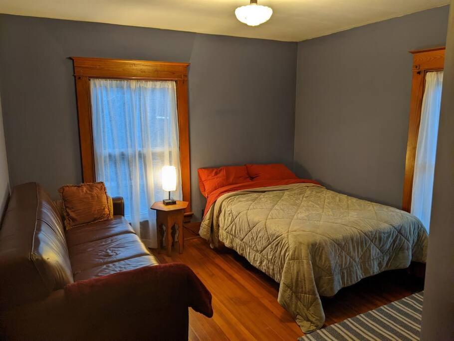 Large Bakery Apartment - Central Downtown Location view 4