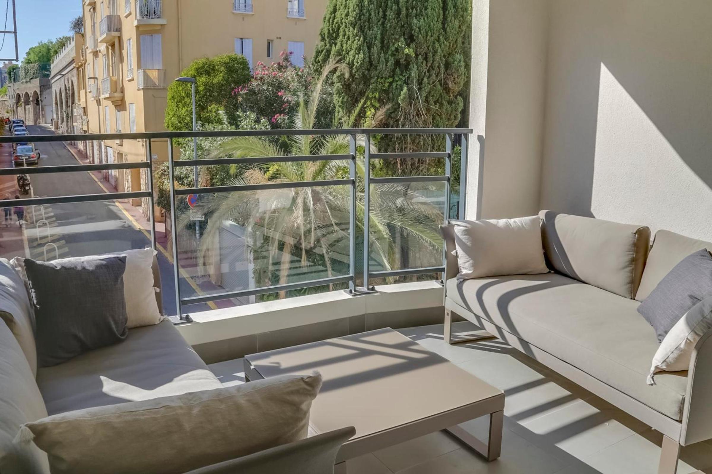 IMMOGROOM- Modern - Elegant - Close to the beach -AC view 3