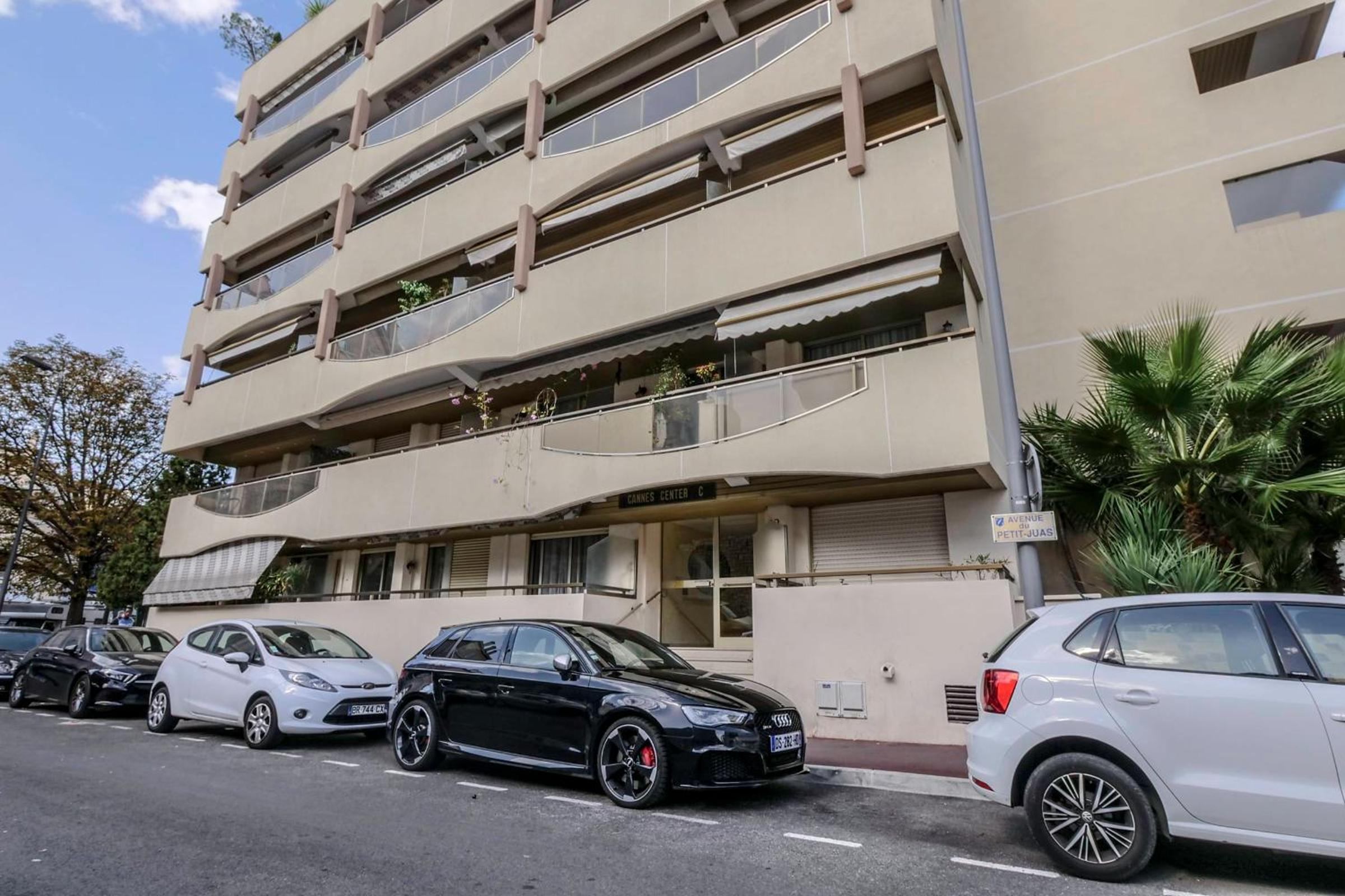 IMMOGROOM- Cosy - Cannes Center- AC - Terrace view 3