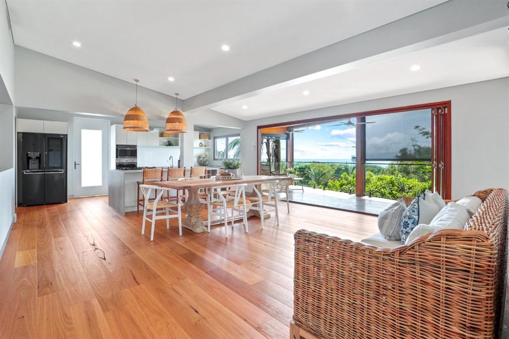 Luxe Coastal Abode, Marcus Beach