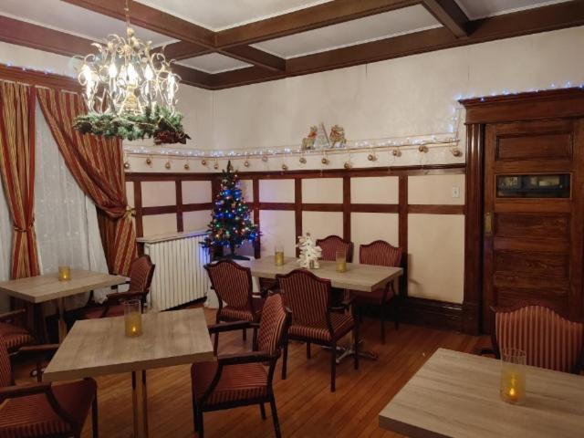 Marmora and Lake Inn and Victorian Diner