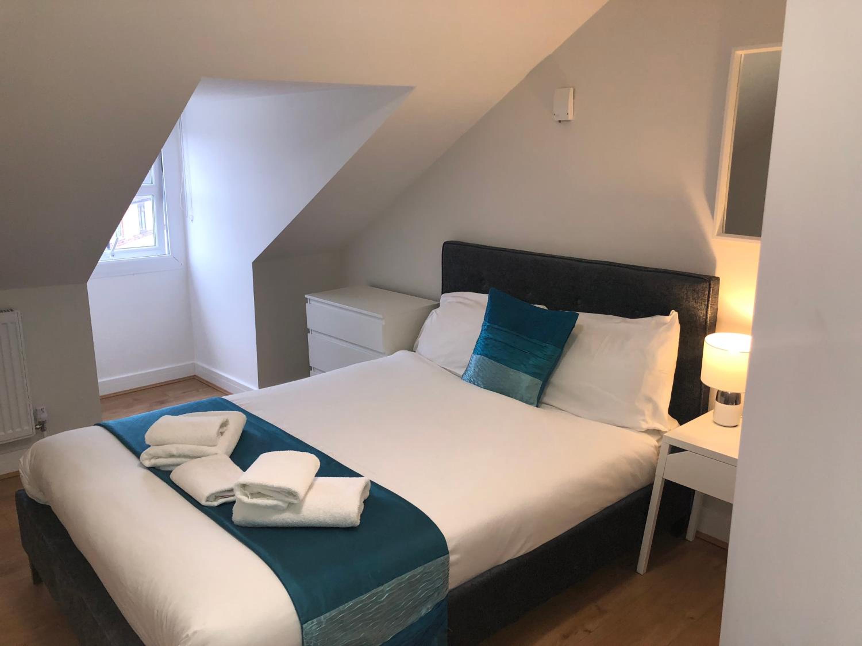 Town Centre Apartment with FREE Parking view 2