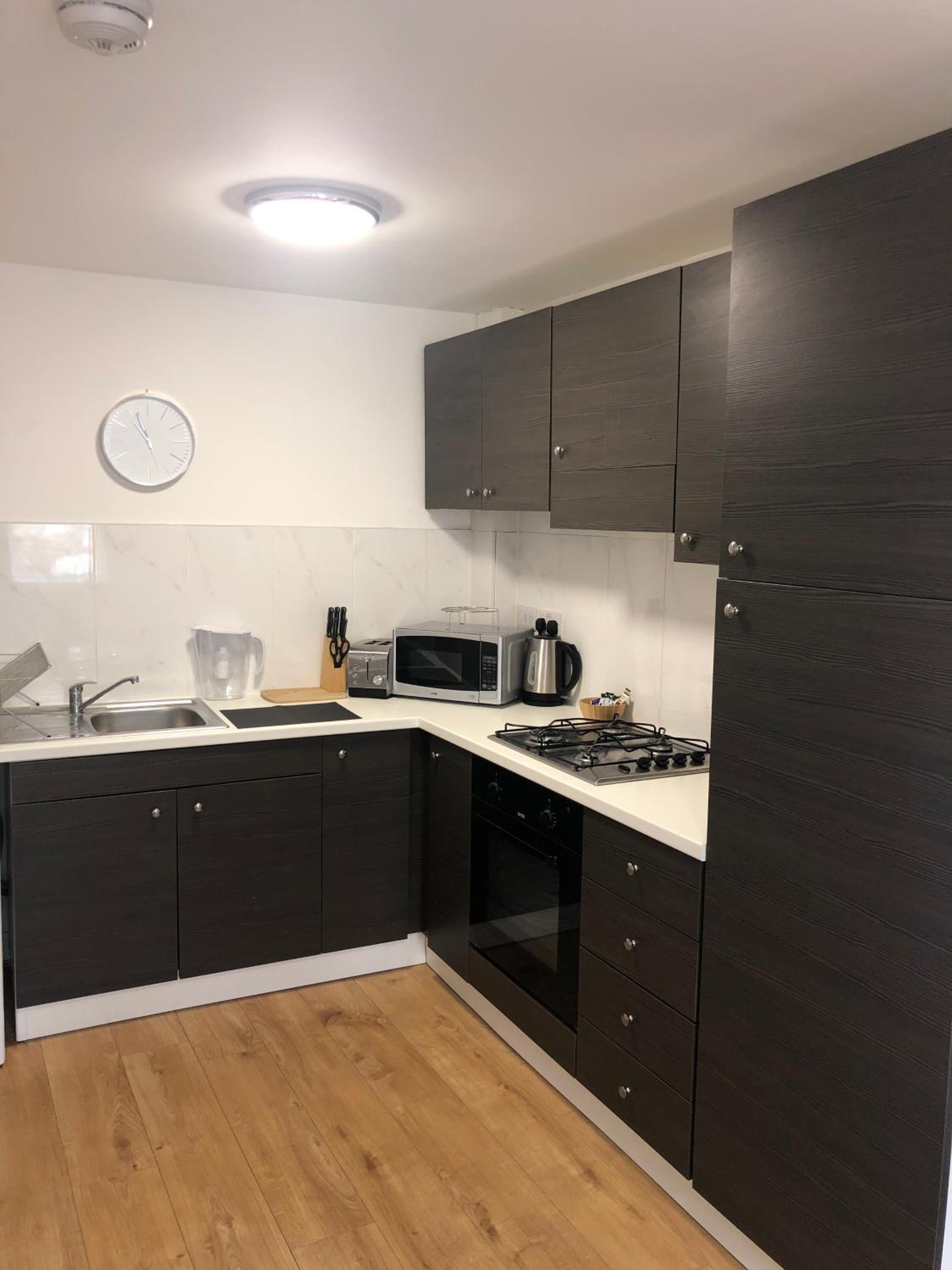 Loughborough Vacations - 2 Bedroom Large First Floor Apartment with FREE Parking - Property Image 2