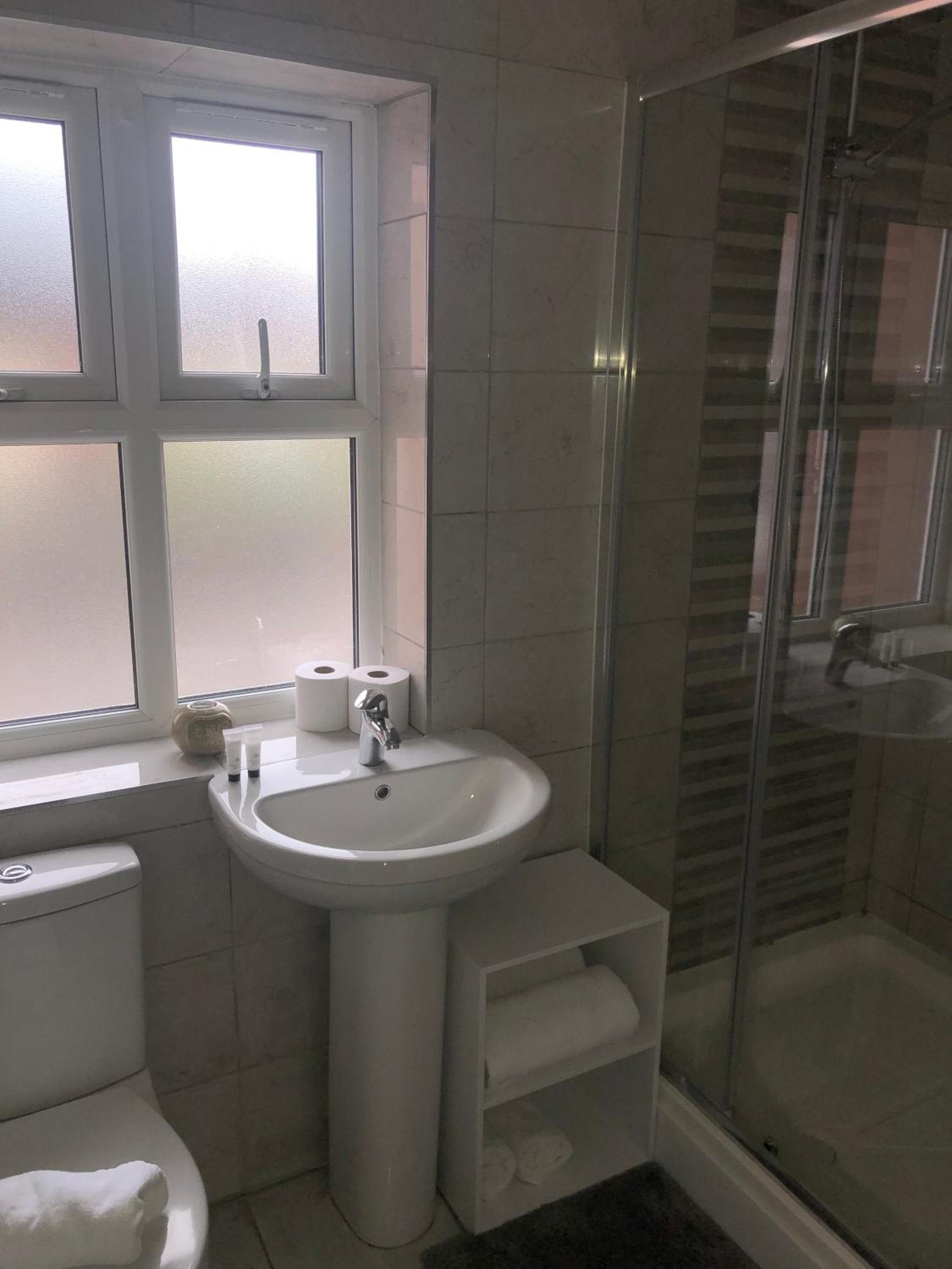 Loughborough Vacations - 2 Bedroom Large First Floor Apartment with FREE Parking - Property Image 6