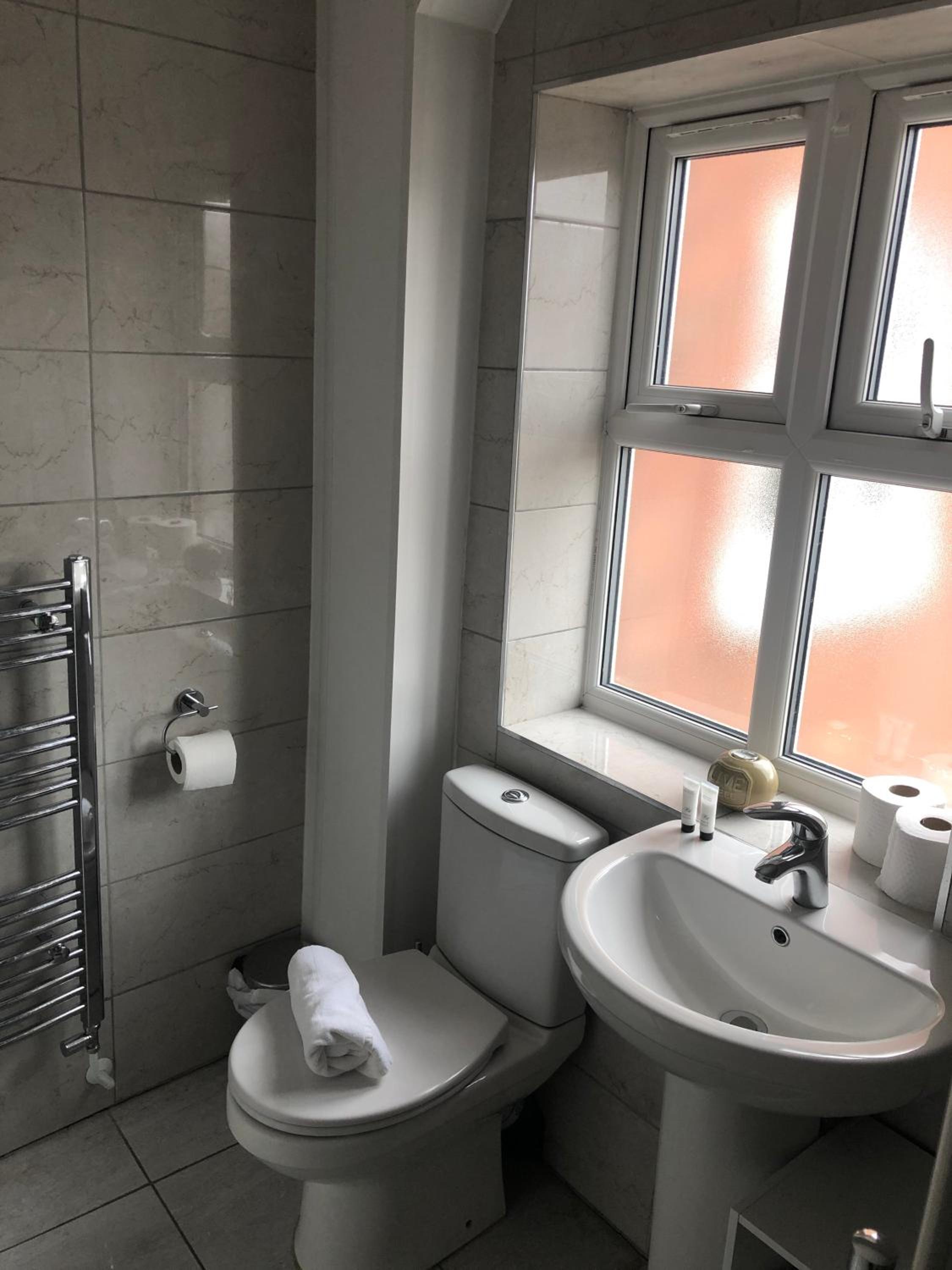 Loughborough Vacations - 2 Bedroom Large First Floor Apartment with FREE Parking - Property Image 5