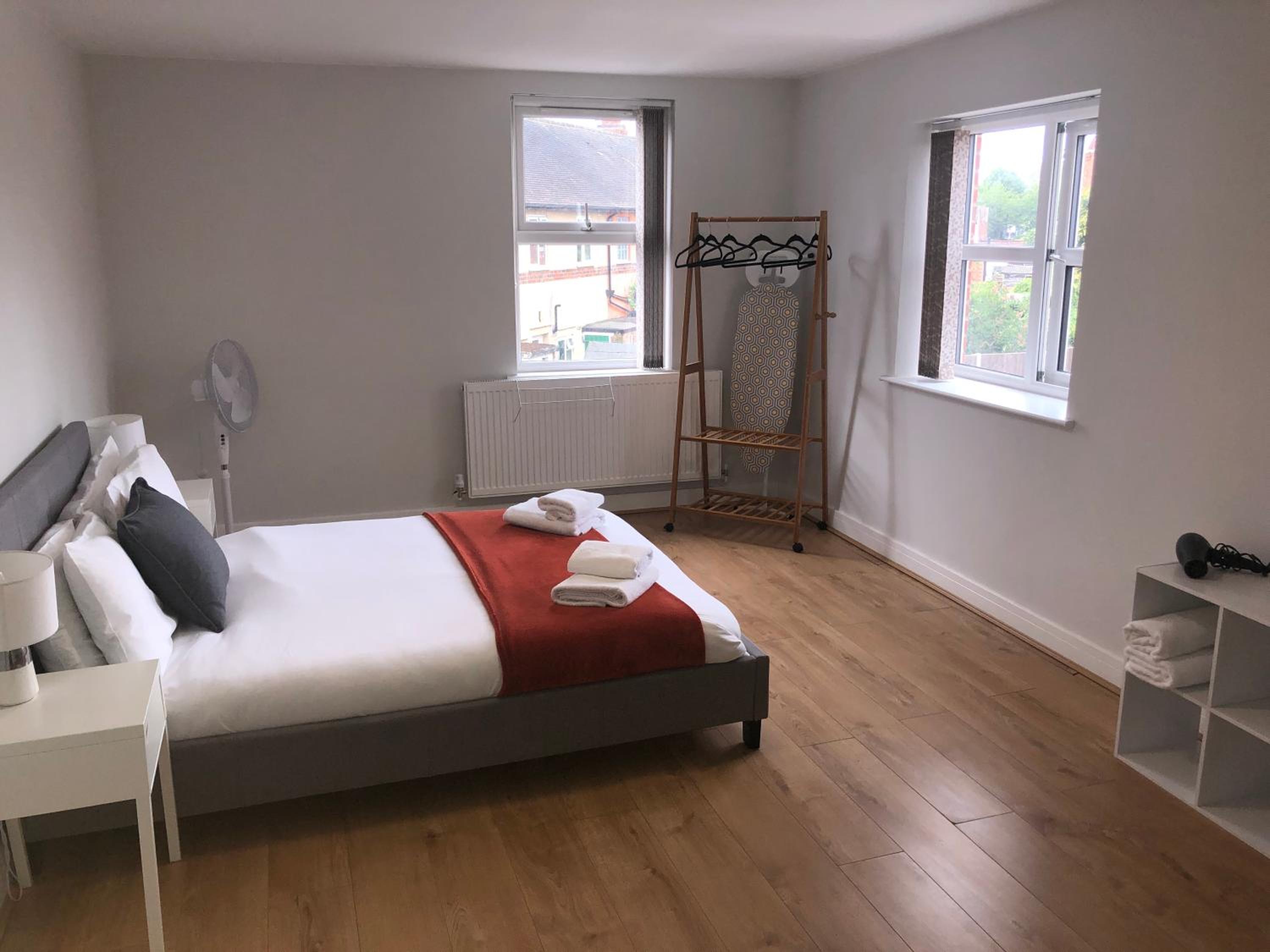 Loughborough Vacations - 2 Bedroom Large First Floor Apartment with FREE Parking - Property Image 1