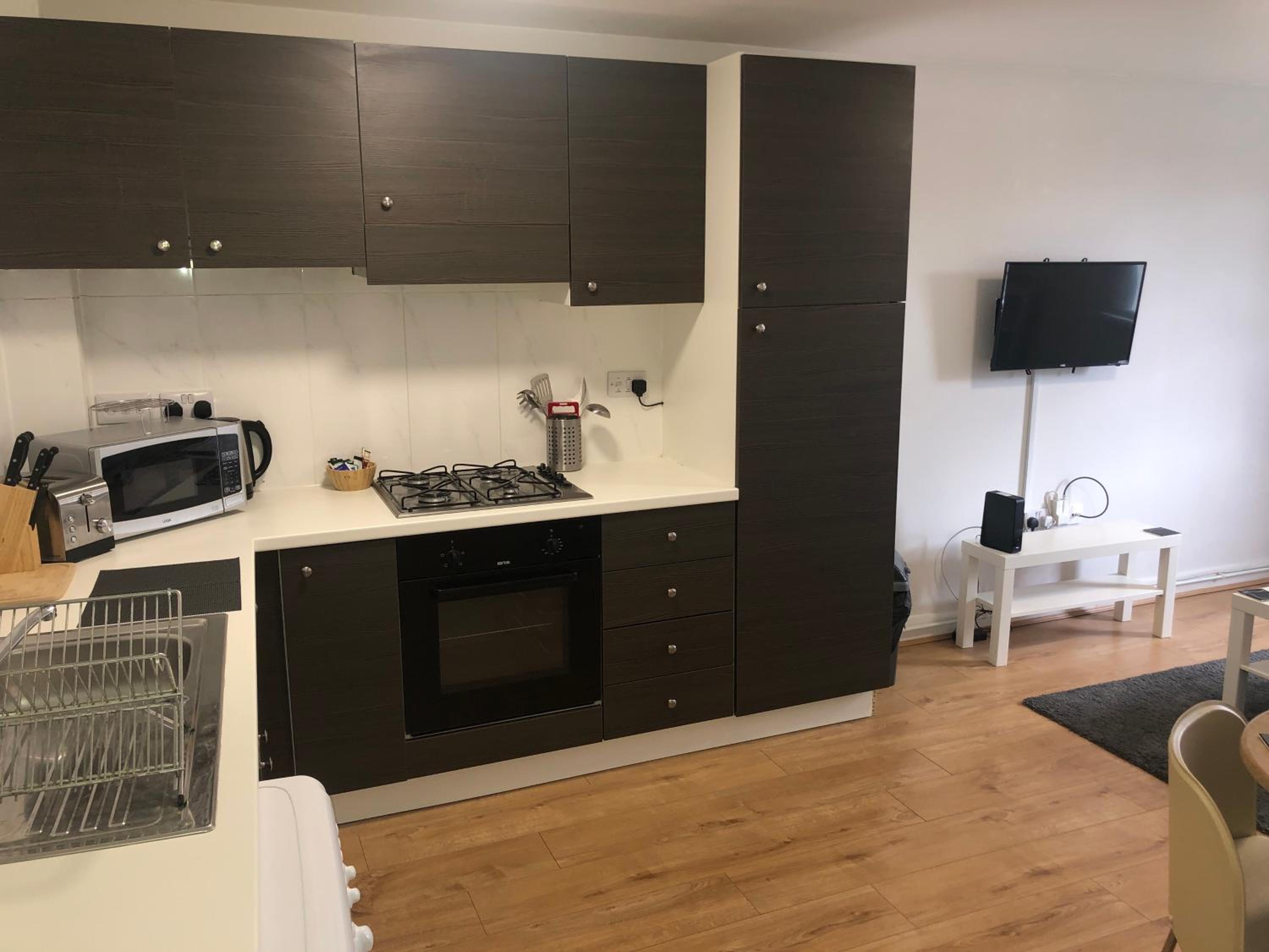 Loughborough Vacations - 2 Bedroom Large First Floor Apartment with FREE Parking - Property Image 9