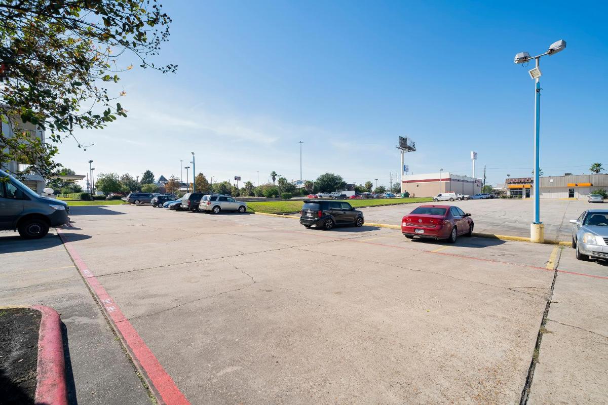 OYO Hotel Houston Humble IAH Airport HWY 59 - Property Image 2