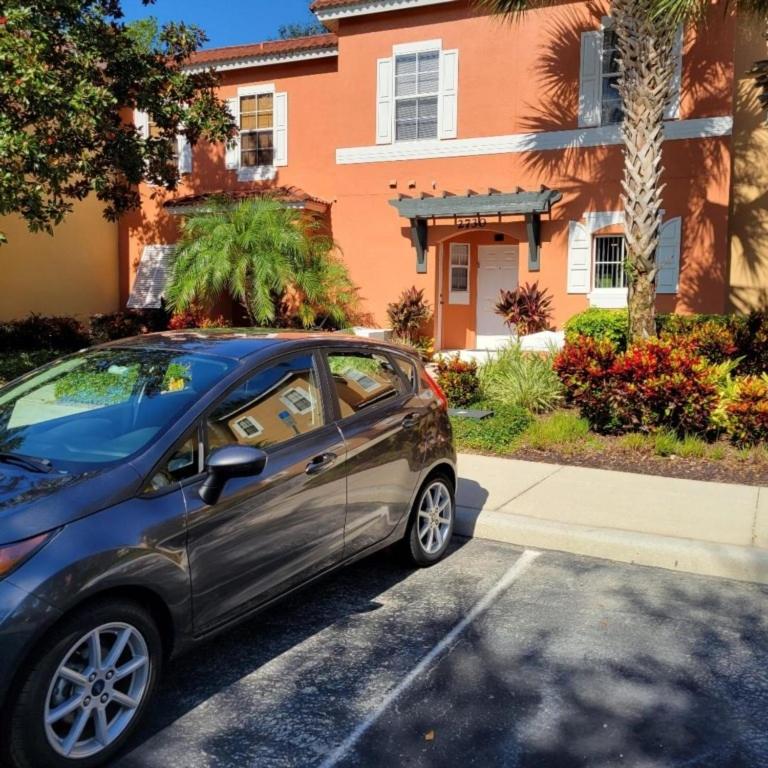 Minutes to Disney Boutique 3BR 2,5 Bath Coastal TH townhouse view 4