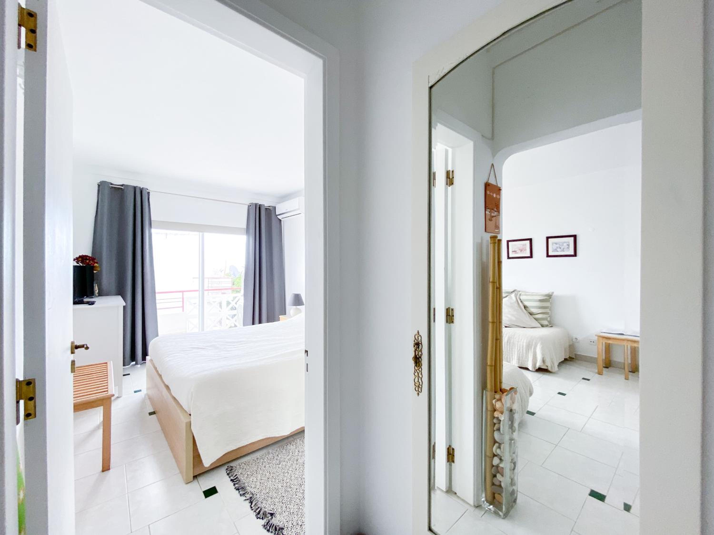 Charming apartment at Meia Praia #1866 view 5