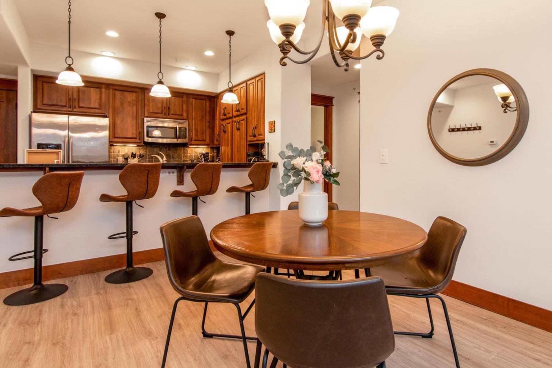 Modern Riverstone Condo with Grand Deck - Steps to Shops, Restaurants, Trails and River, photo 11