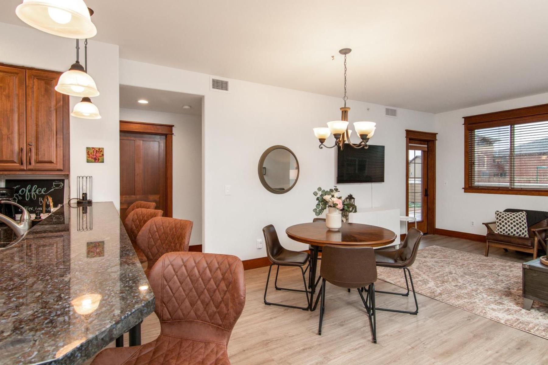 Modern Riverstone Condo with Grand Deck - Steps to Shops, Restaurants, Trails and River, photo 8