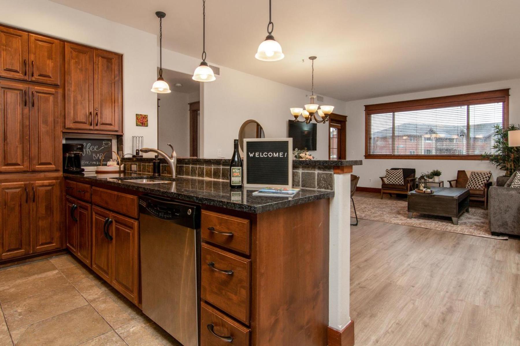 Modern Riverstone Condo with Grand Deck - Steps to Shops, Restaurants, Trails and River, photo 6
