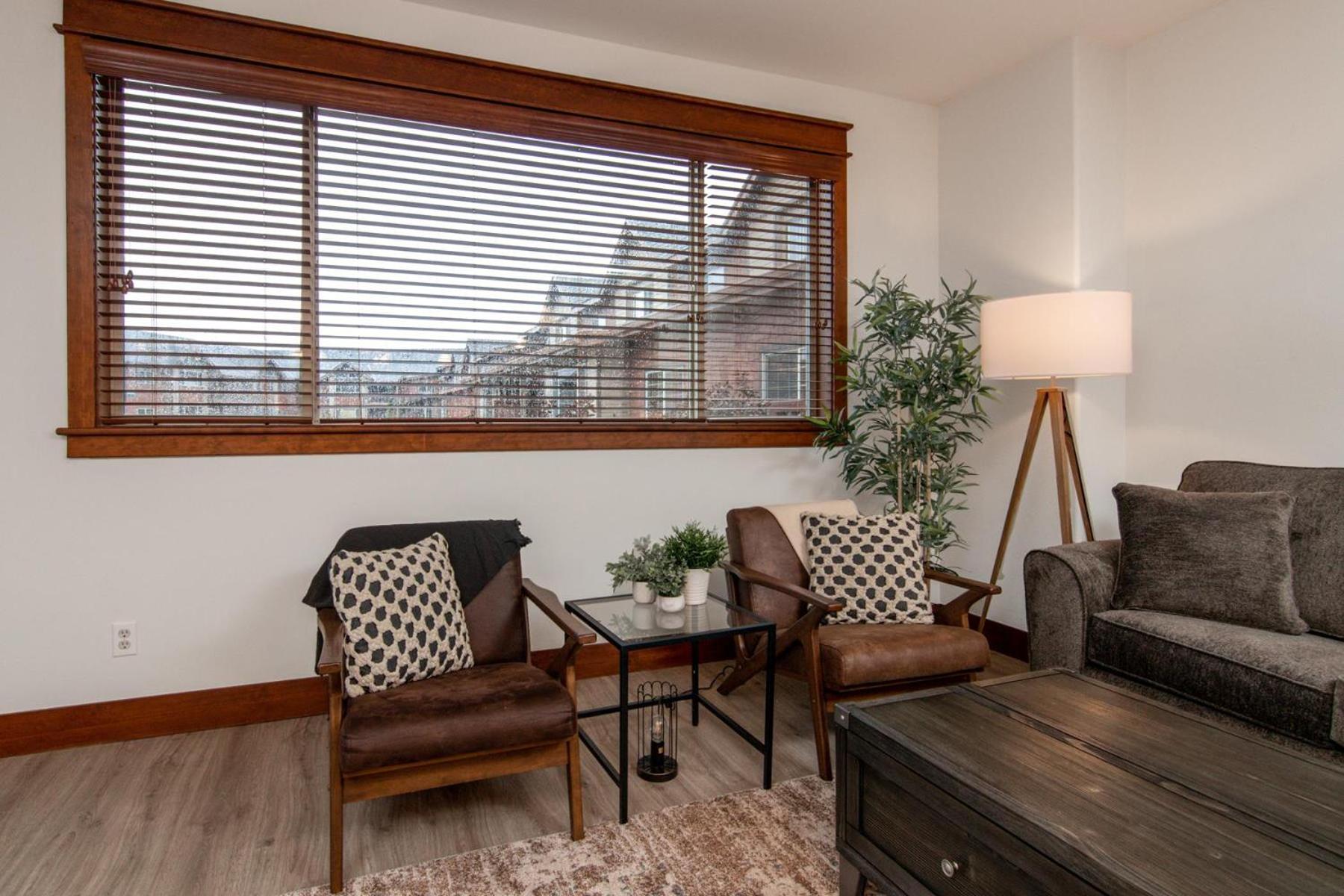 Modern Riverstone Condo with Grand Deck - Steps to Shops, Restaurants, Trails and River, photo 7