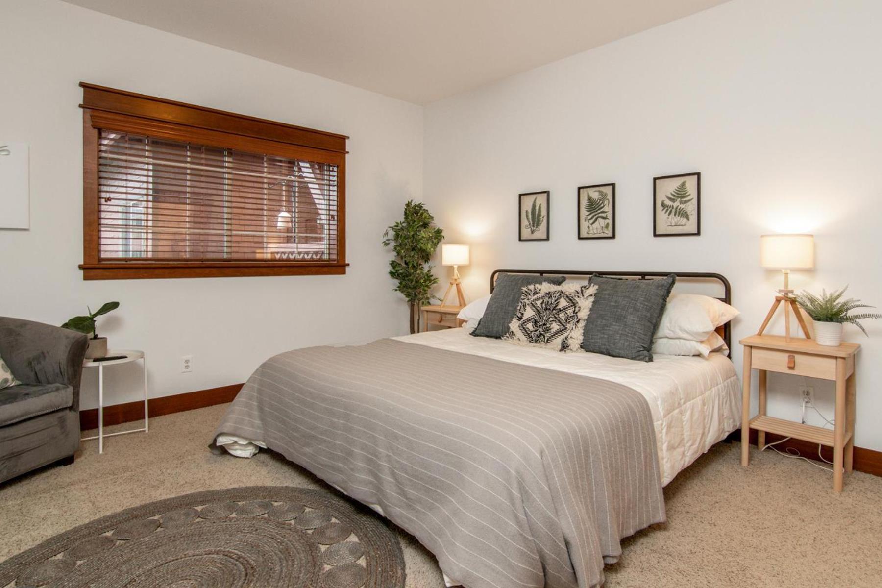 Modern Riverstone Condo with Grand Deck - Steps to Shops, Restaurants, Trails and River, photo 14