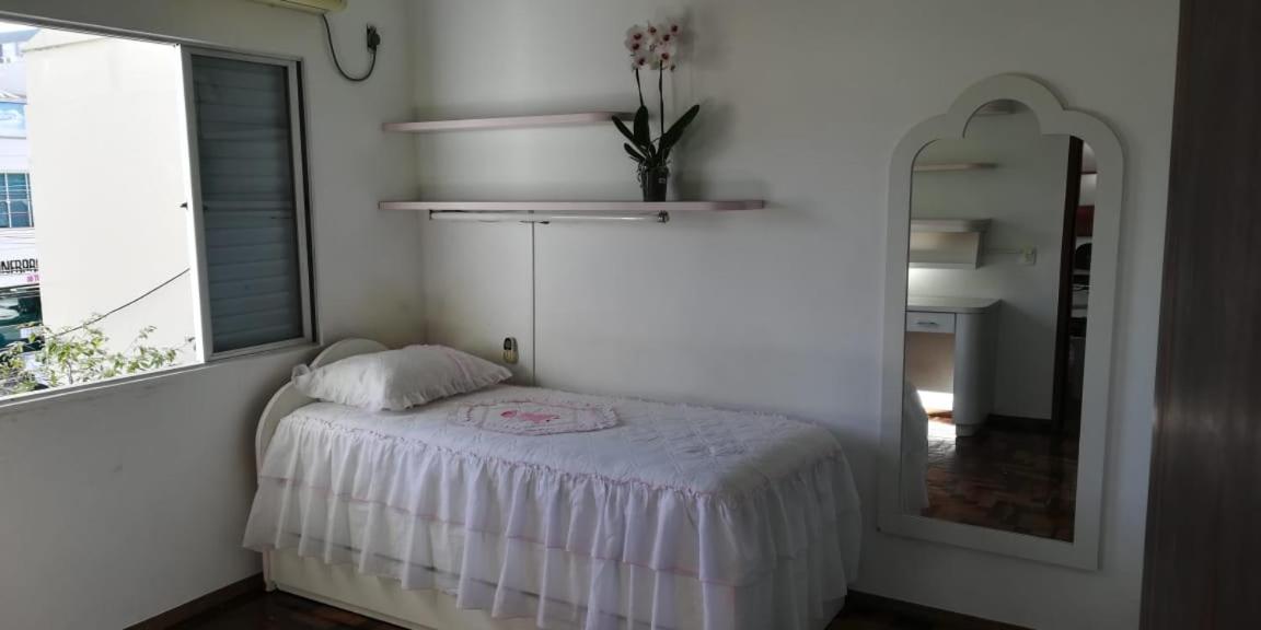 Casa grande com piscina e churrasqueira