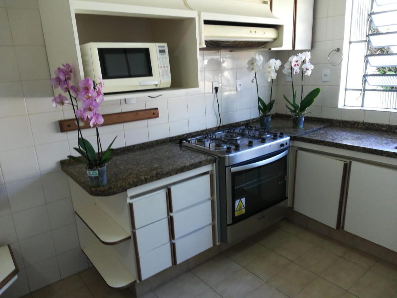 Casa grande com piscina e churrasqueira