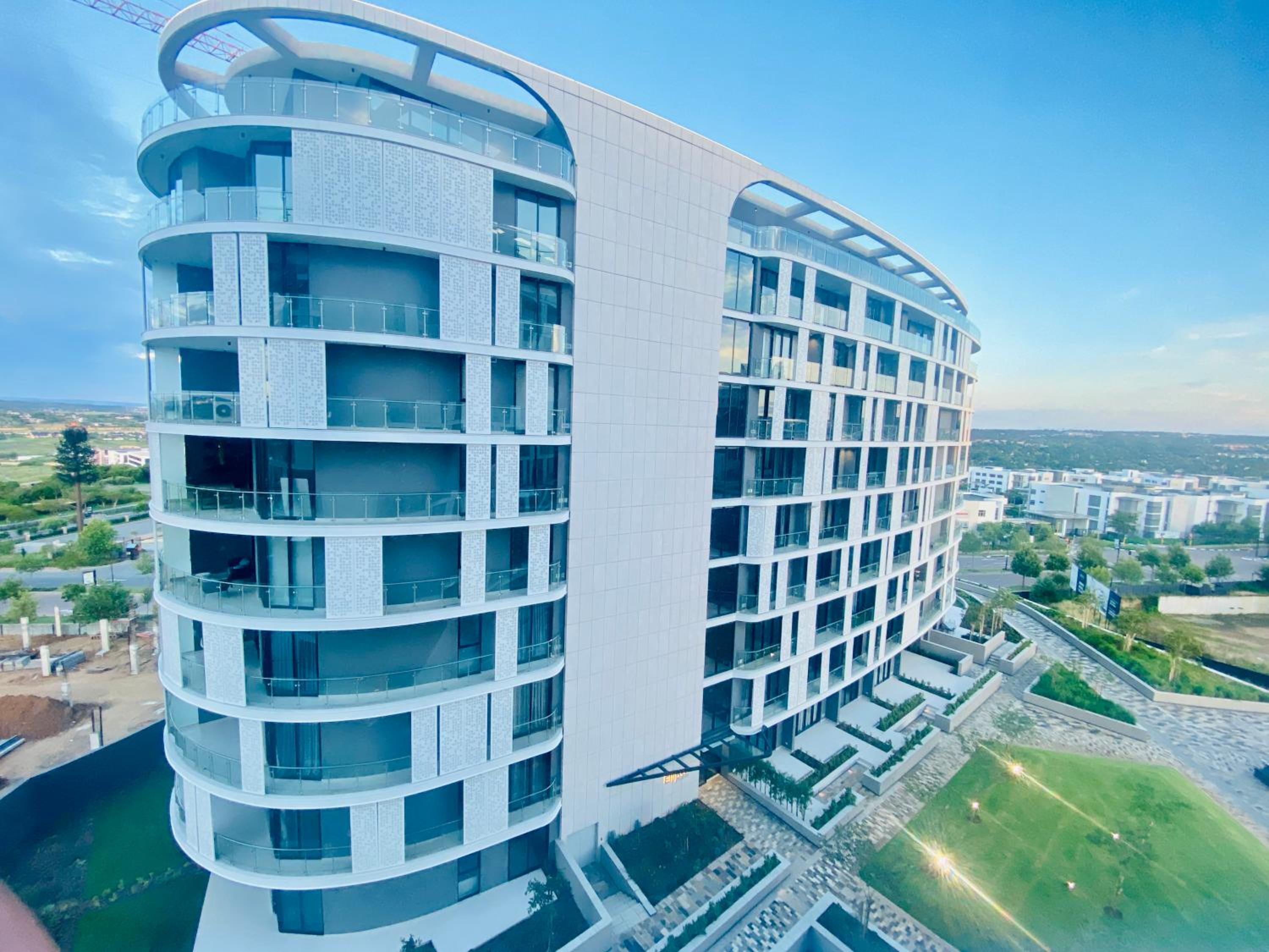 Waterfall Views From The Six- Luxurious Apartment