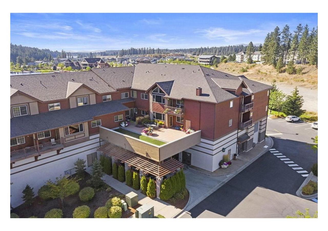 Modern Riverstone Condo with Grand Deck - Steps to Shops, Restaurants, Trails and River, photo 15