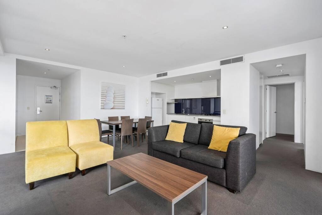 Circle on Cavill - Hosted by Coastal Letting Co.