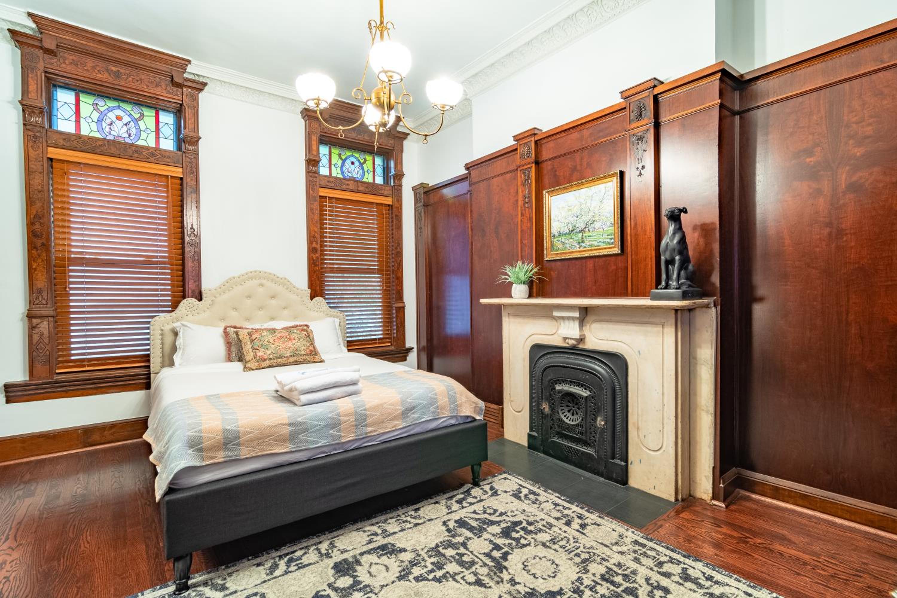 Luxurious classic Gold coast villa for 12 guests view 3