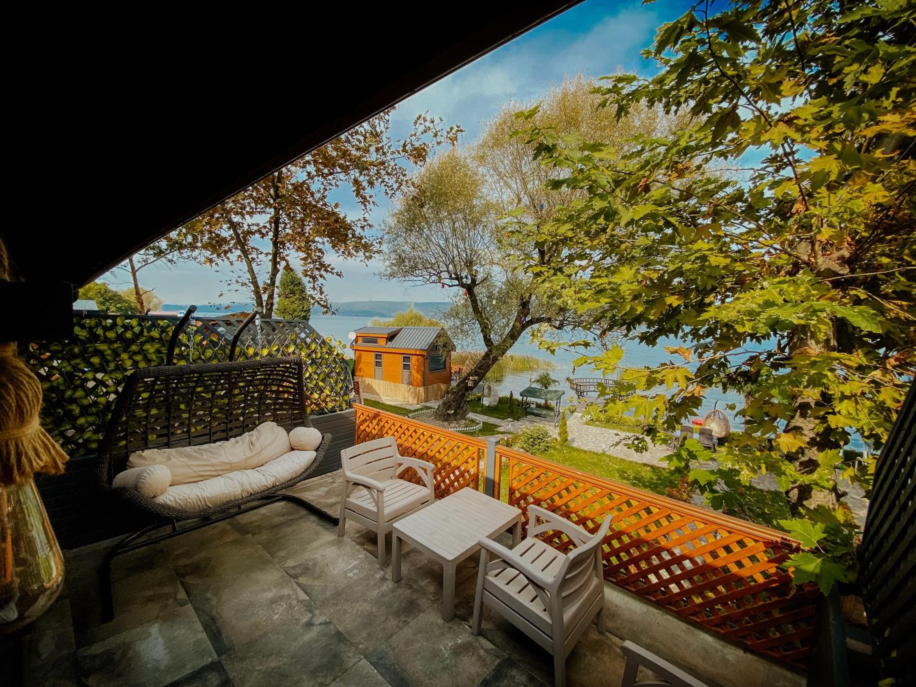 SAPANCA KIYI BUNGALOV&CAFE