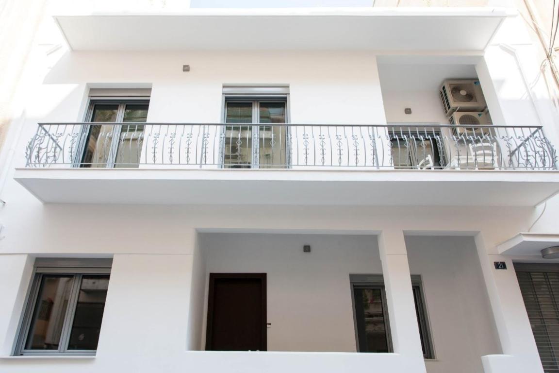 Renovated 4 Bdr House near Acropolis - New Beds, Terrace & Green Yard photo 5