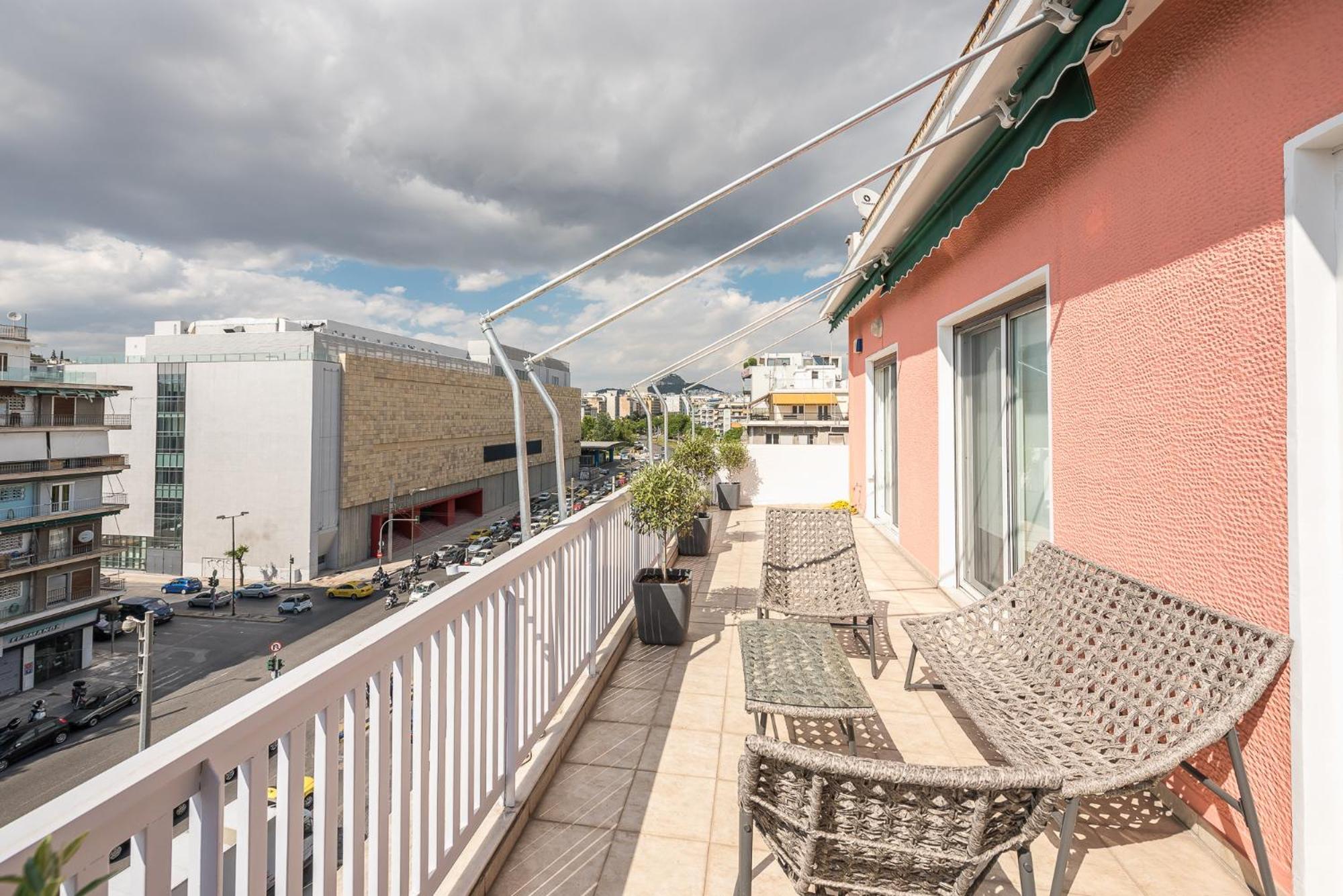 Traveler's Dream 4 brdm Renovated Penthouse