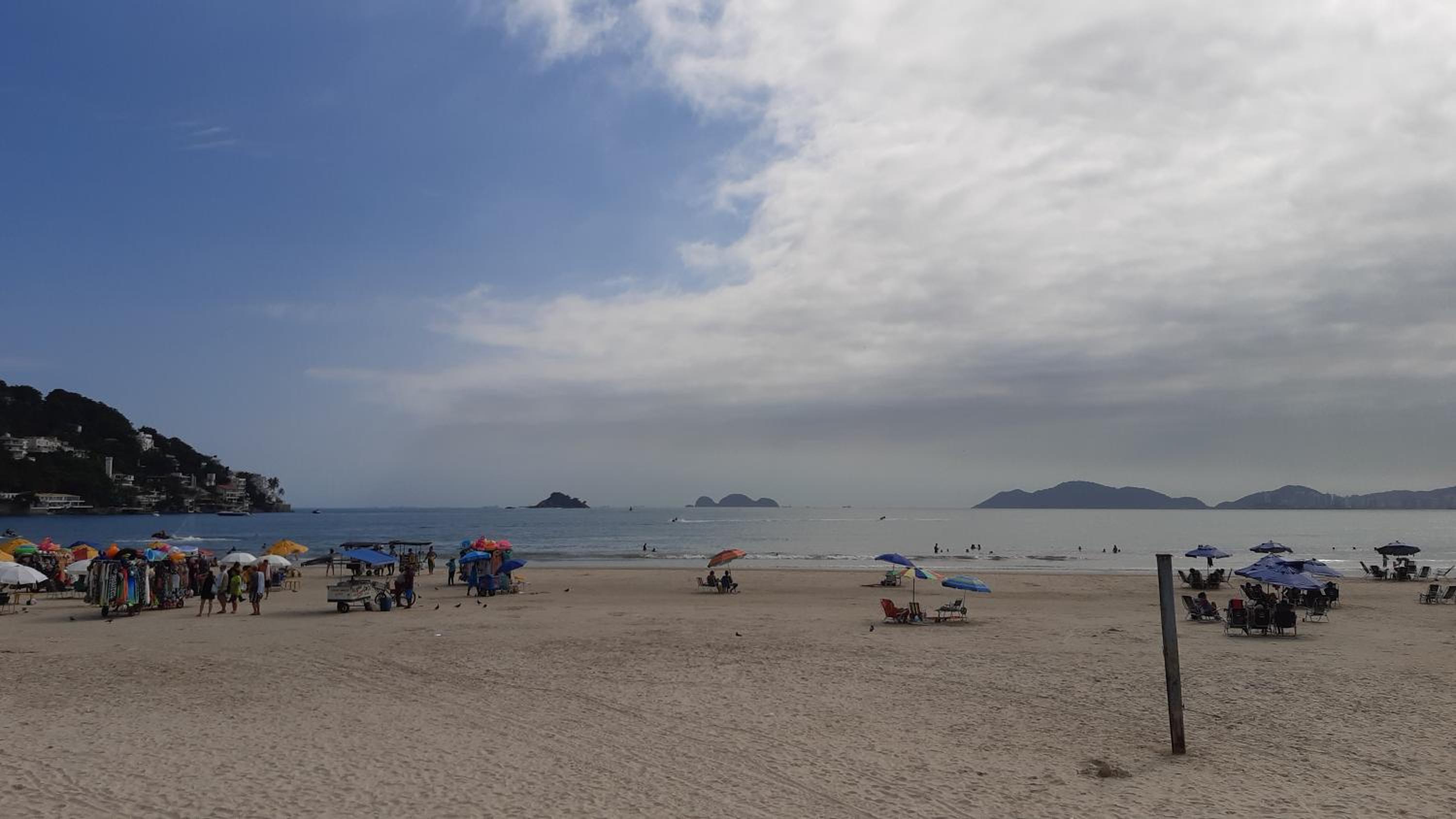 Casa na enseada 3 súite 50m praia
