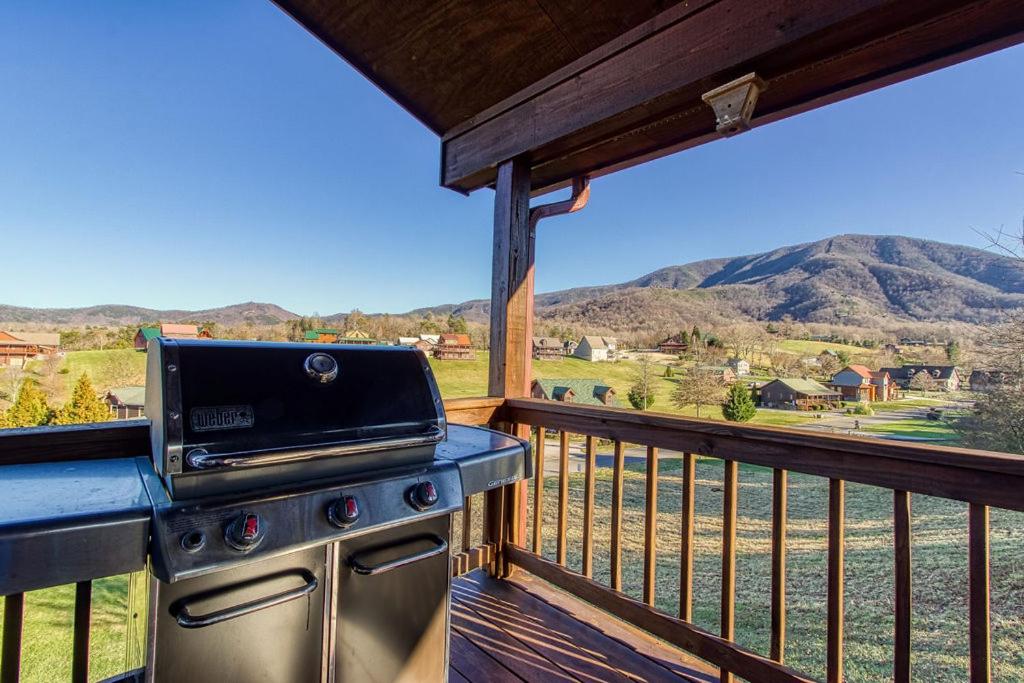 Wear We Belong, Mtn Views, Hot Tub, Pool Table, 560 FREE tickets each paid day view 4