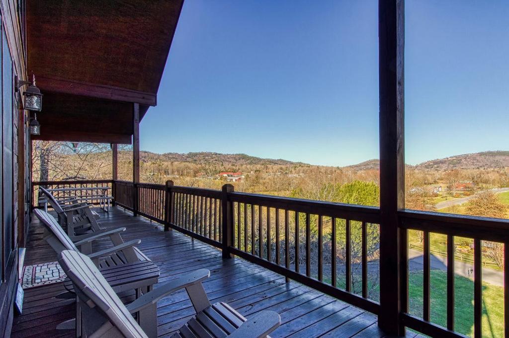 Wear We Belong, Mtn Views, Hot Tub, Pool Table, 560 FREE tickets each paid day view 5