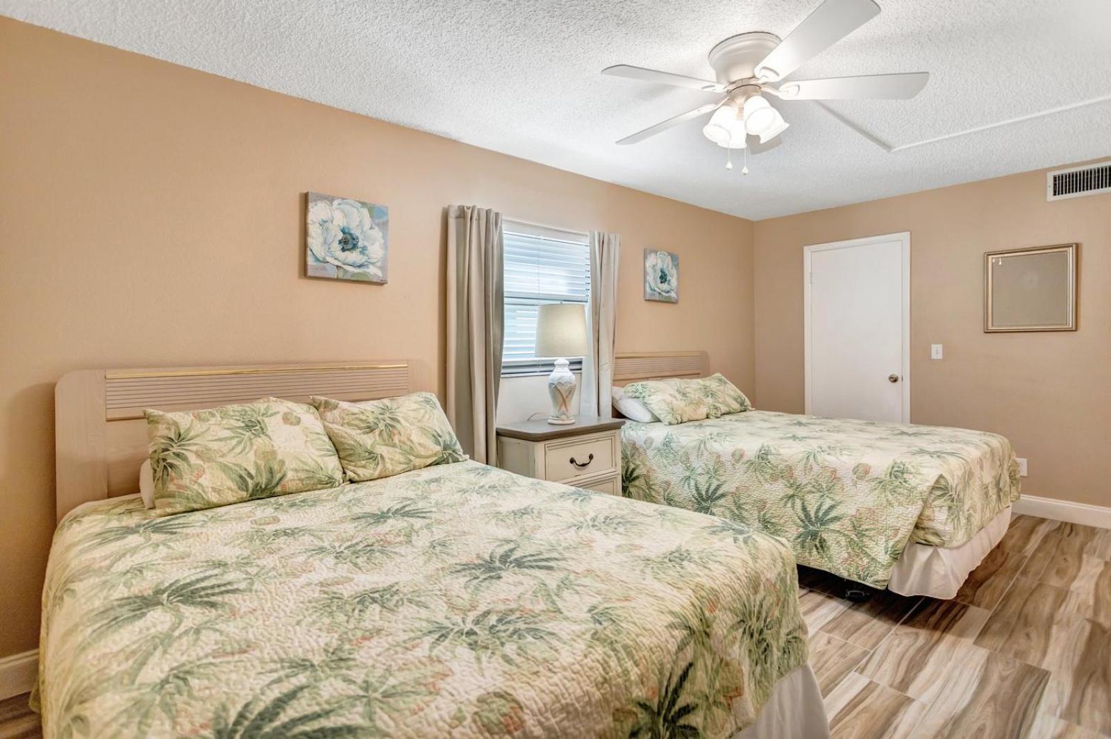 Direct Beachfront 1b 1b Corner - Sandy Shores #301