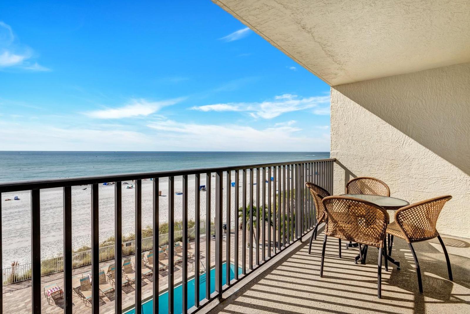 Direct Beachfront 1b 1b Corner - Sandy Shores #301