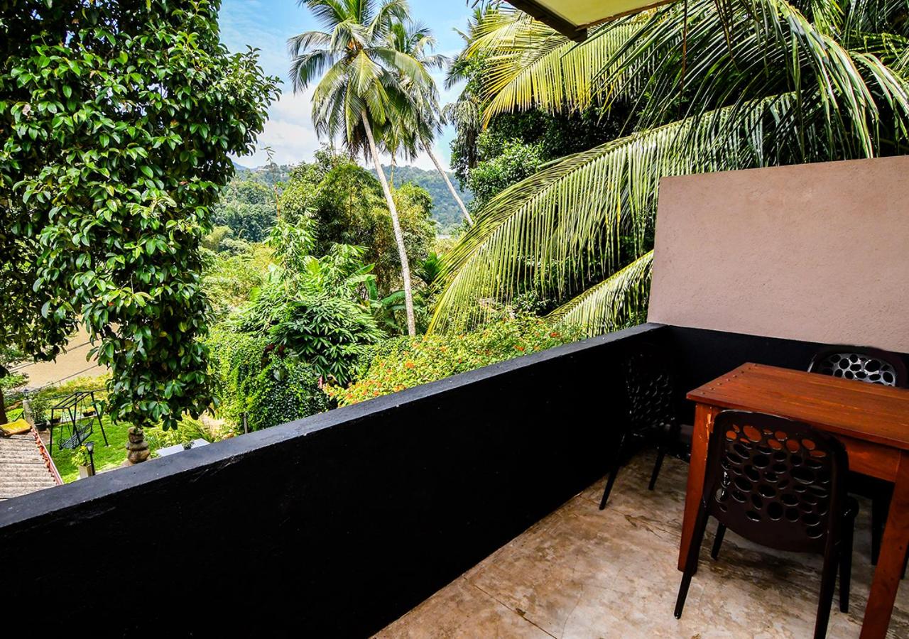 Thotupola Residence