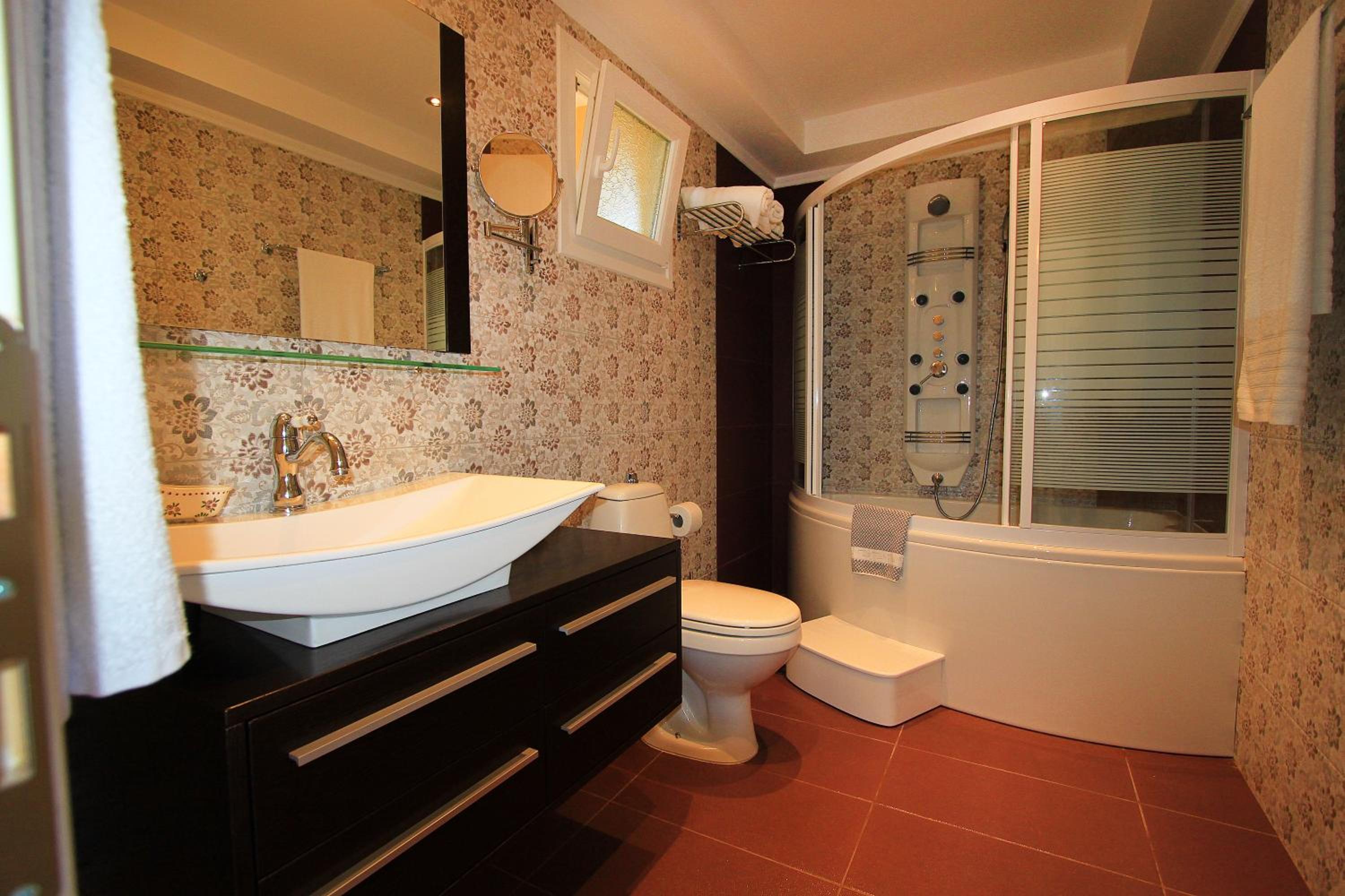 Paralia Luxury Suites