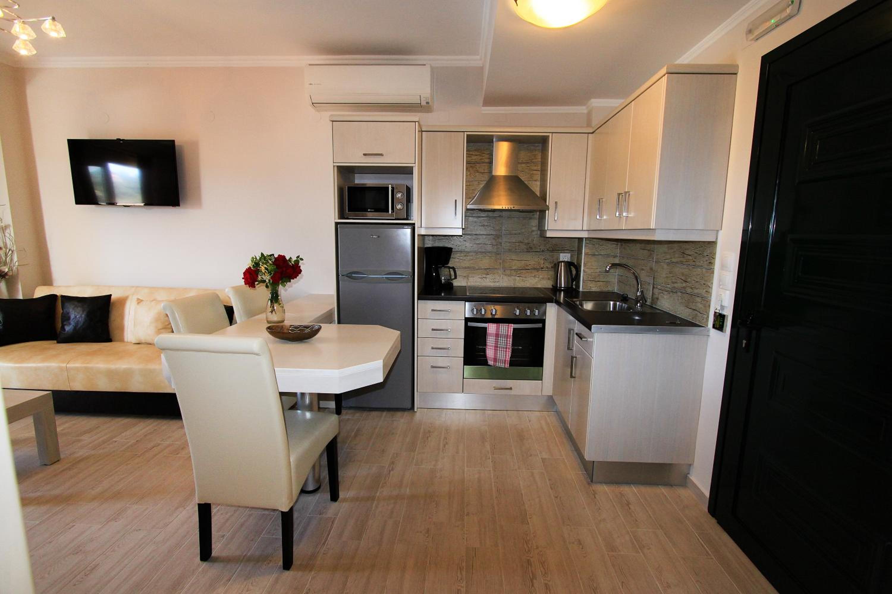 Paralia Luxury Suites