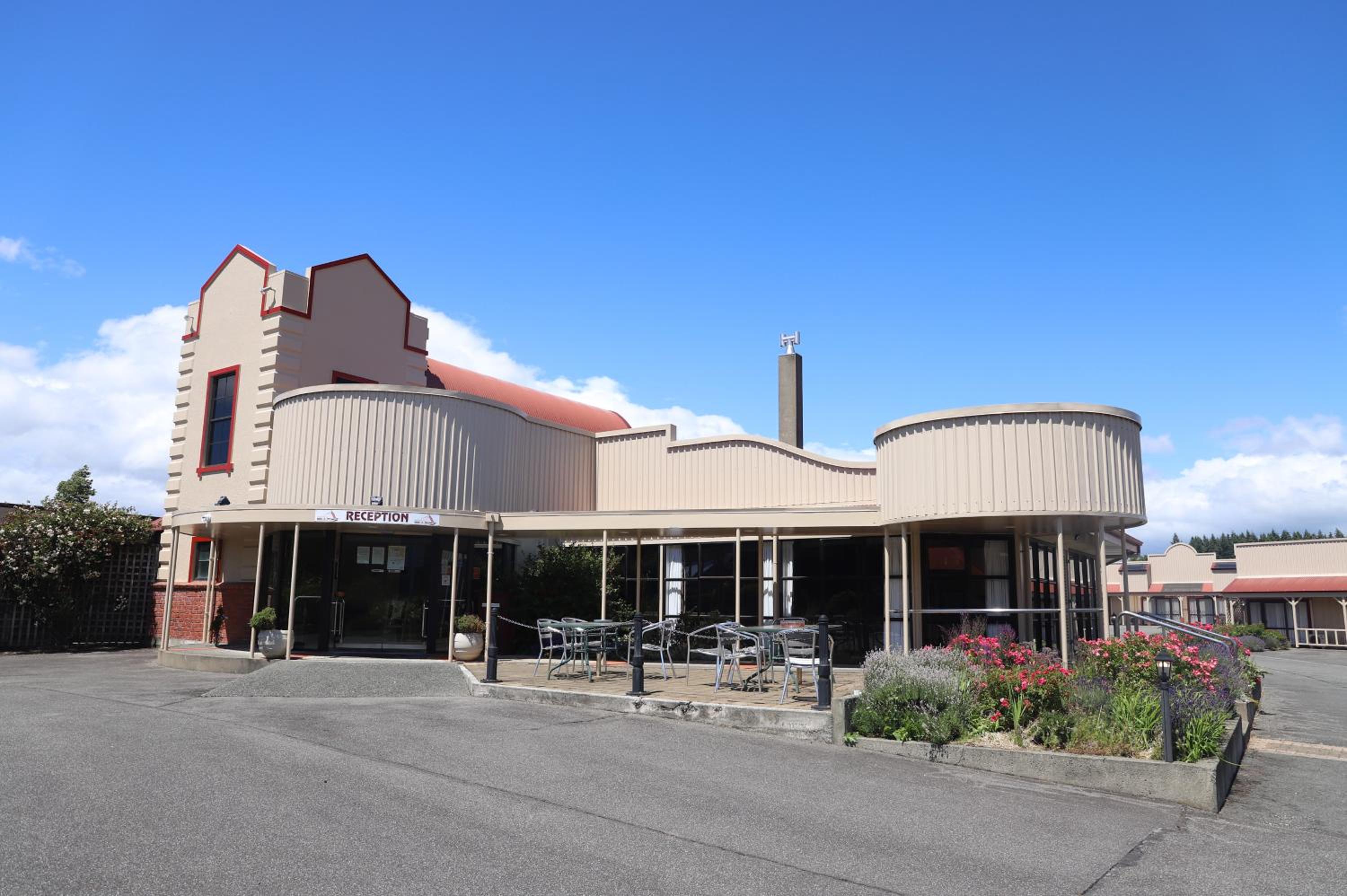 The Village Inn Hotel - Image 2