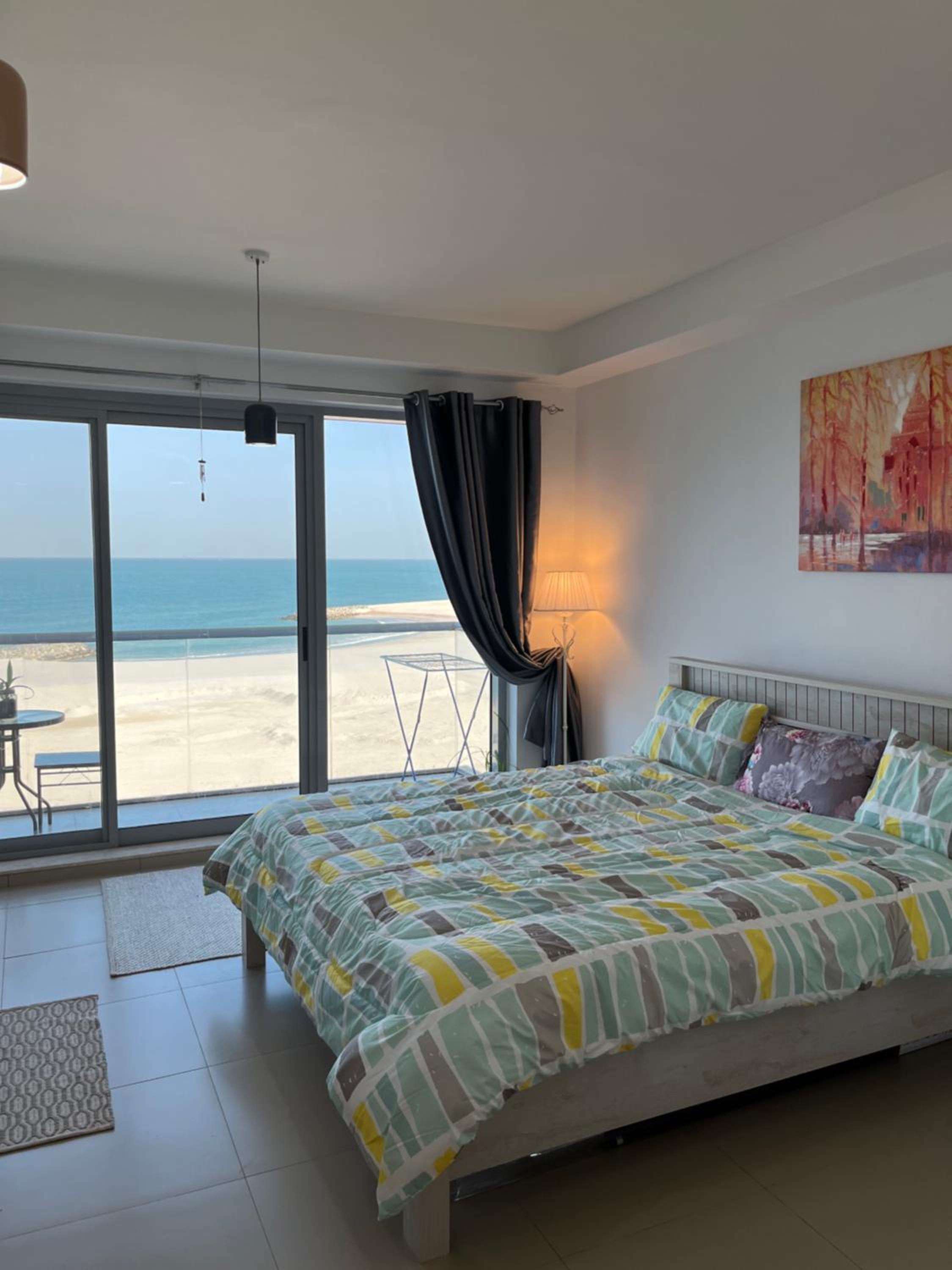 Incredible Ocean View Studio Aprtment in Al Marjan Island