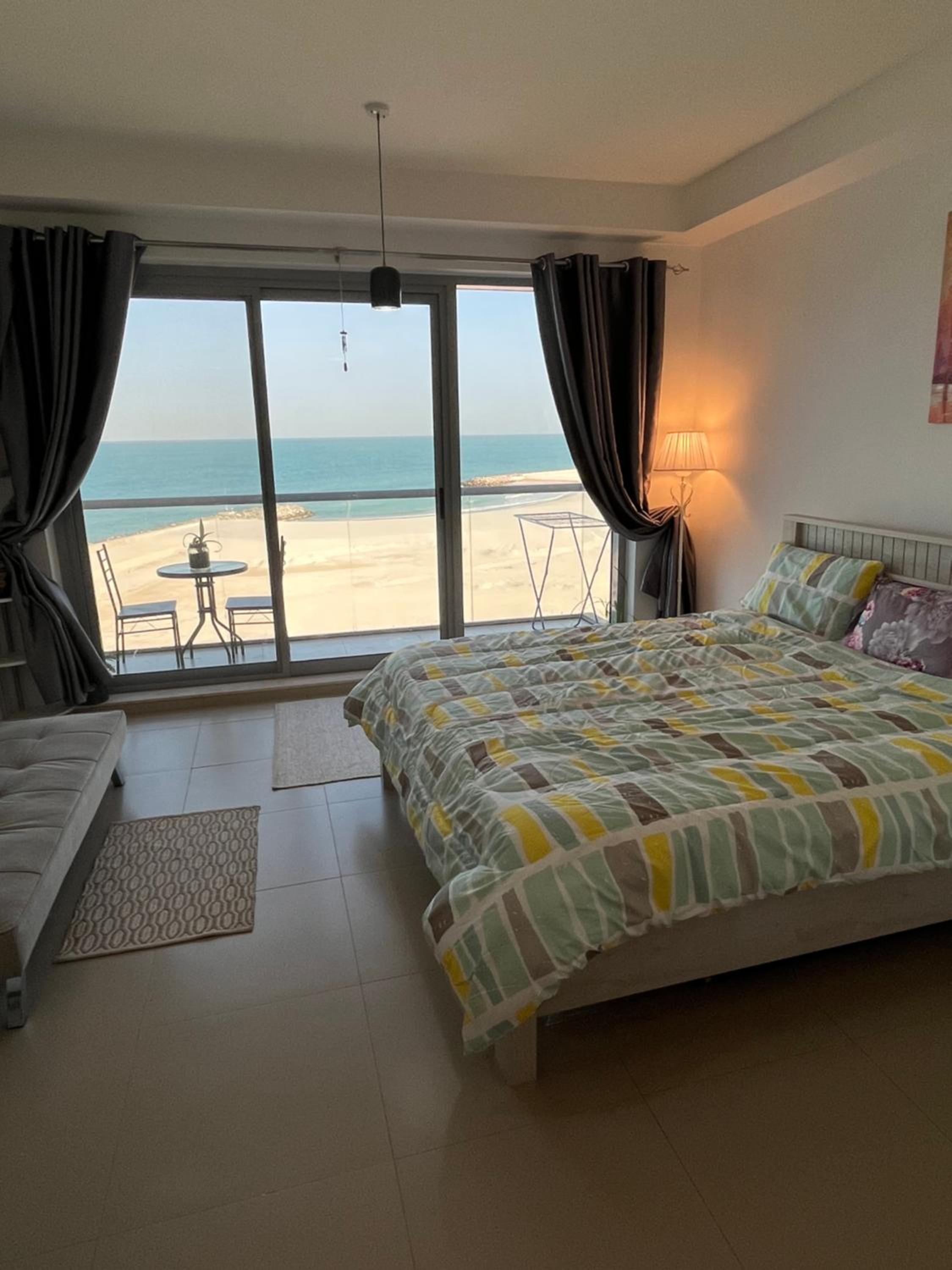 Incredible Ocean View Studio Aprtment in Al Marjan Island