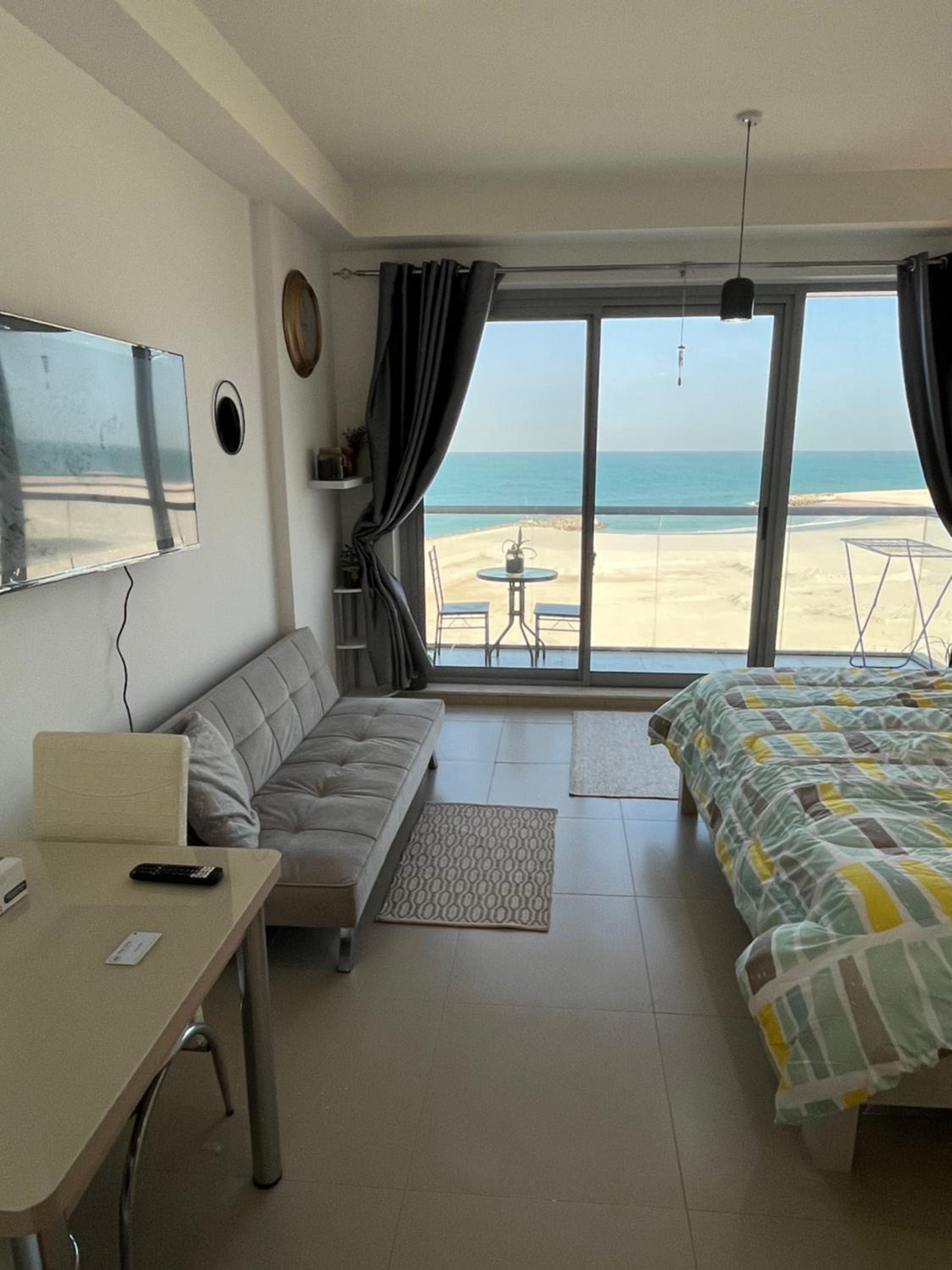 Incredible Ocean View Studio Aprtment in Al Marjan Island