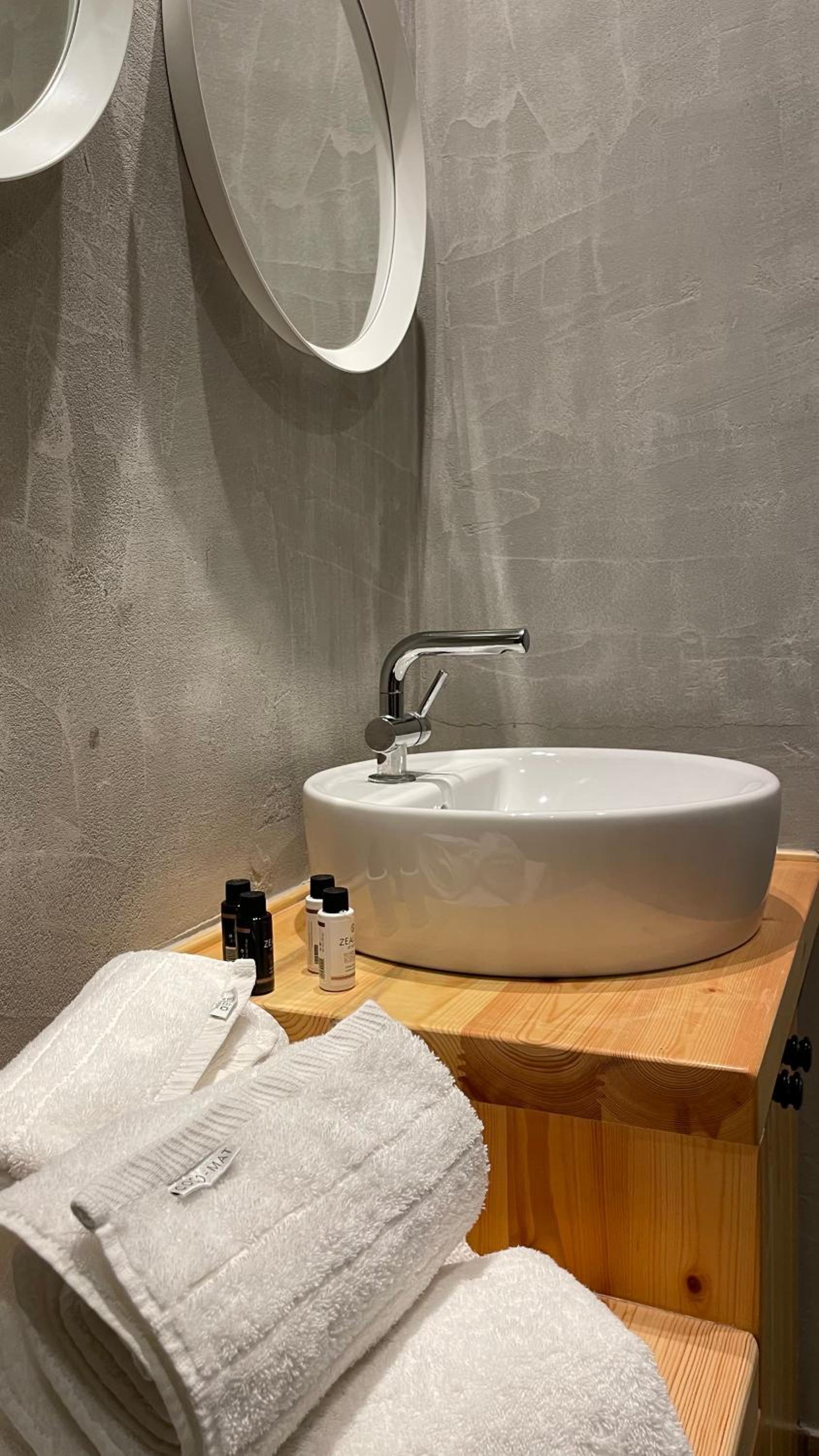 Adryades Luxury Apartments