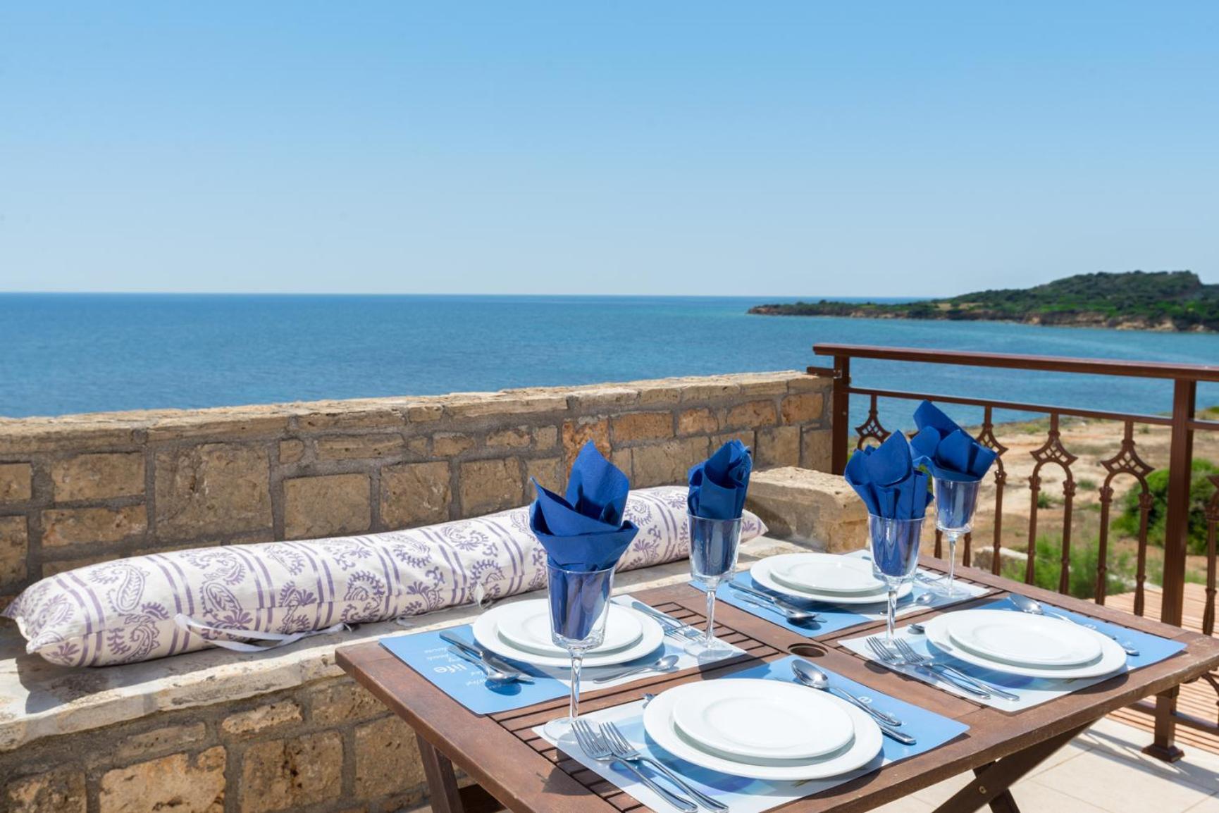 Armonia Seaside Villas
