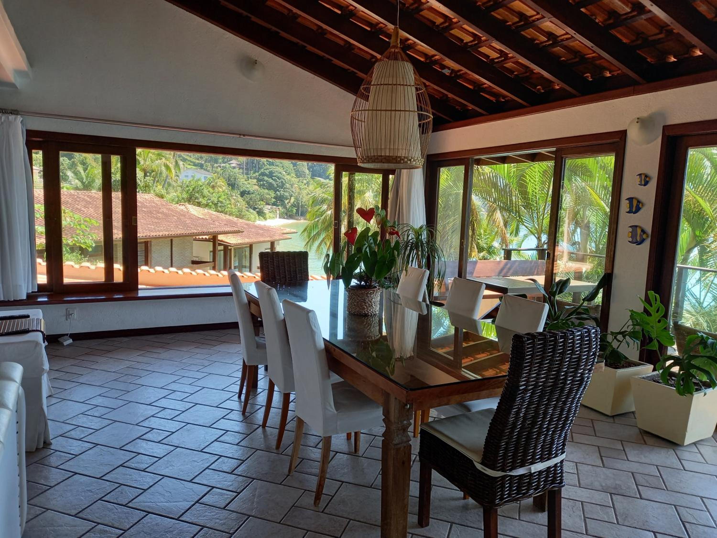 CASA MARAVILHOSA à BEIRA MAR EM ANGRA DOS REIS