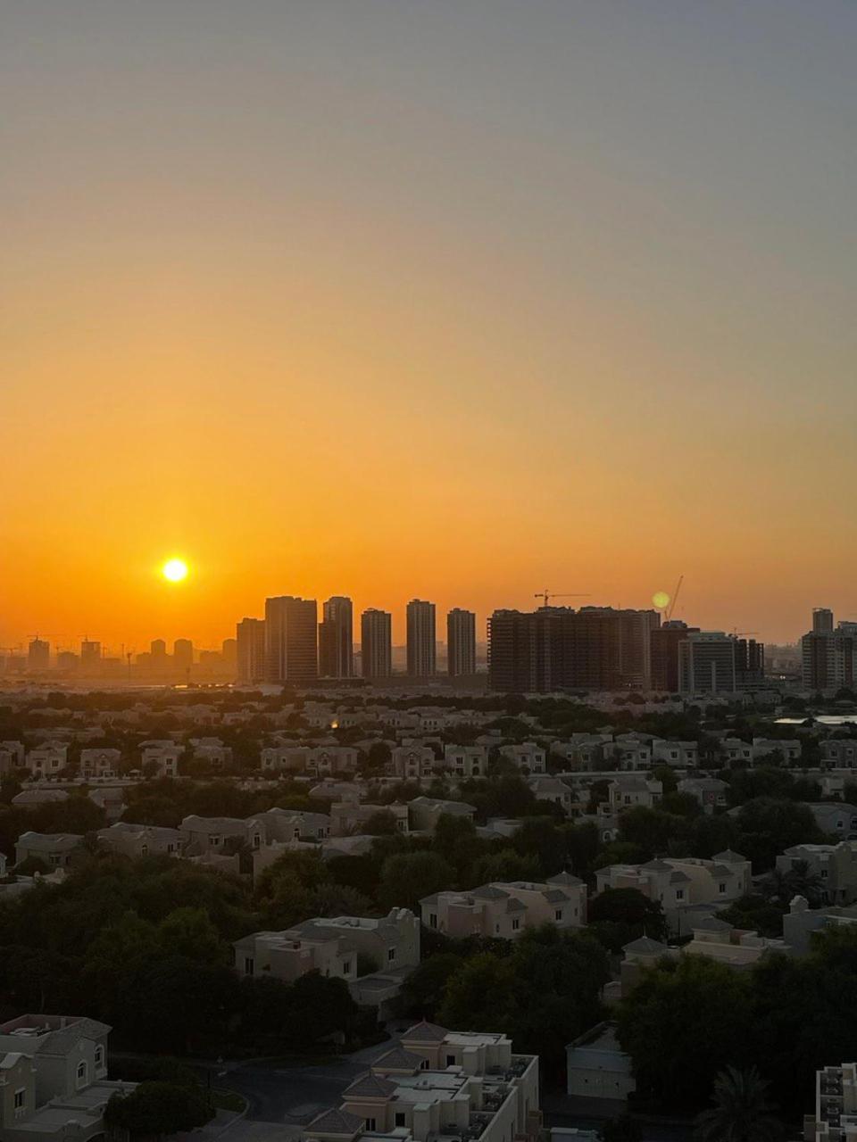 Big studio, Dubai SportCity, parking included