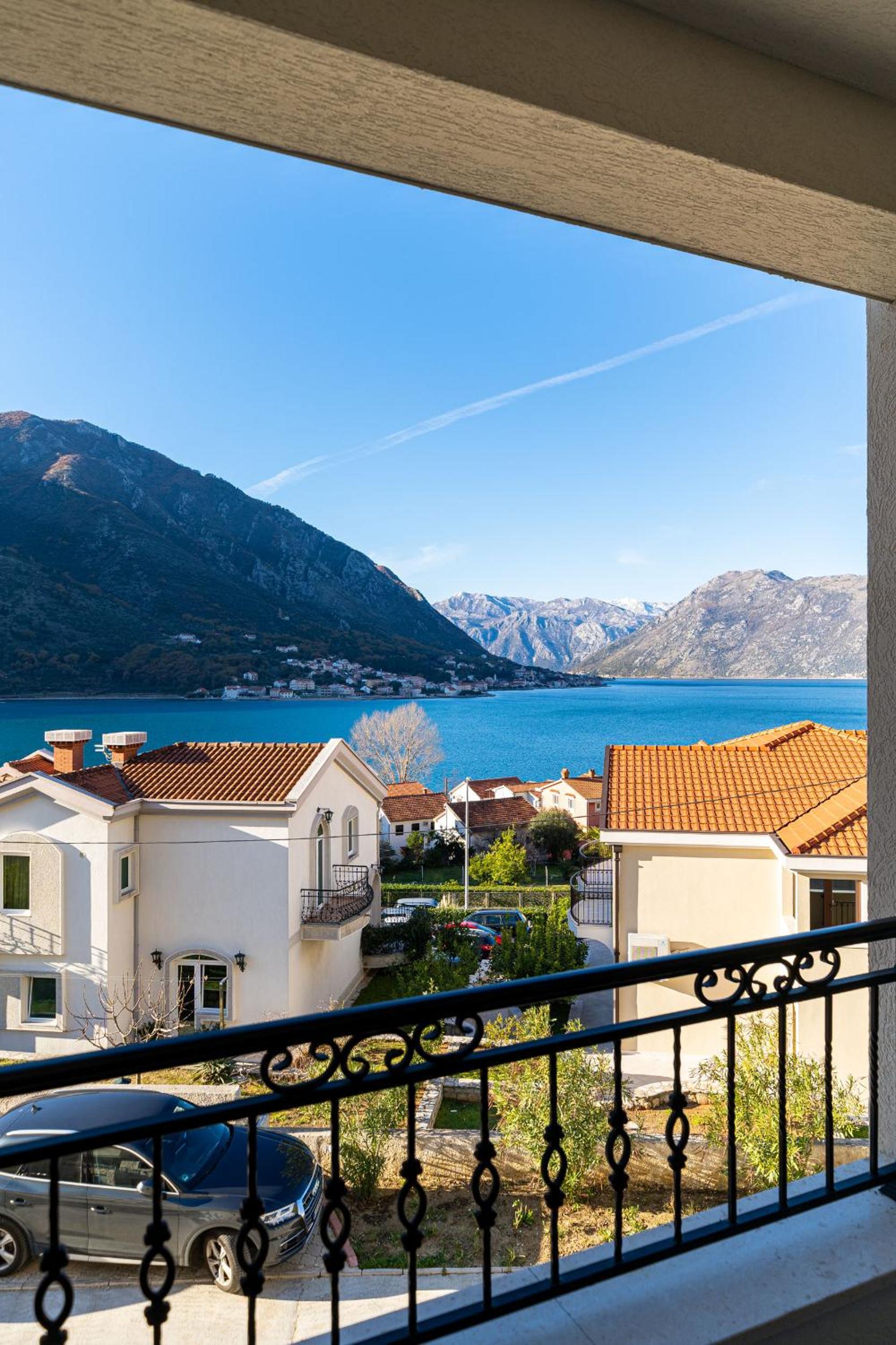Boka View Luxury Suite - With free Garage Parking view 4