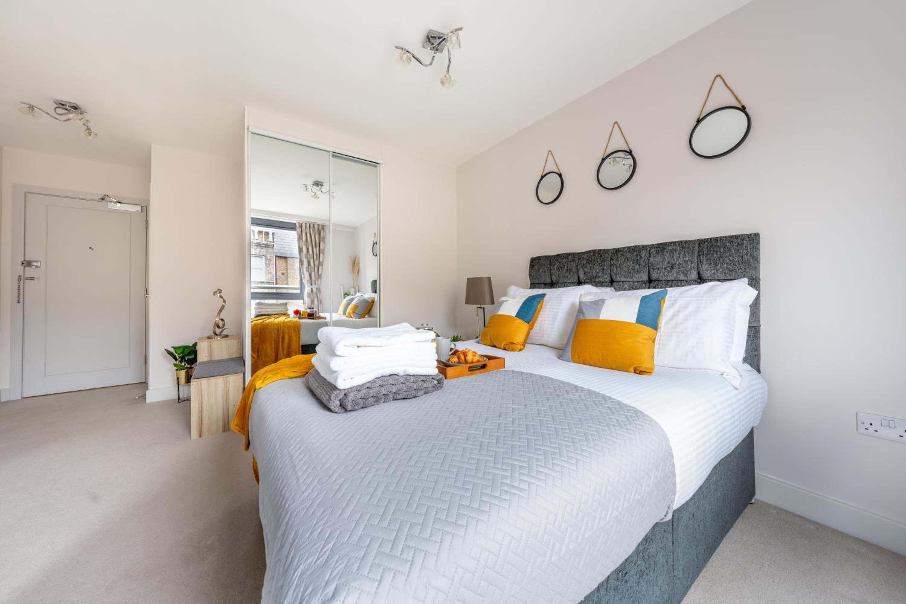Windsor Luxury Studio Apartment view 4