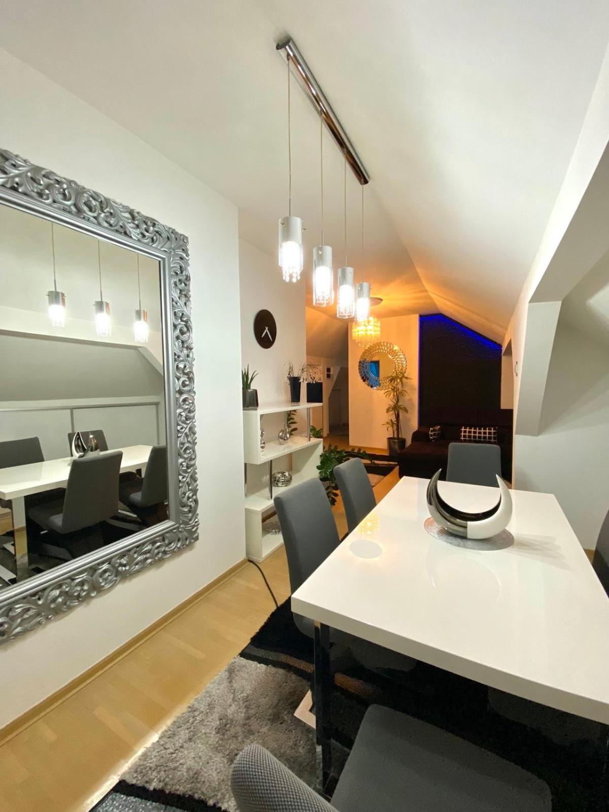 Apartment "Black & White" view 5