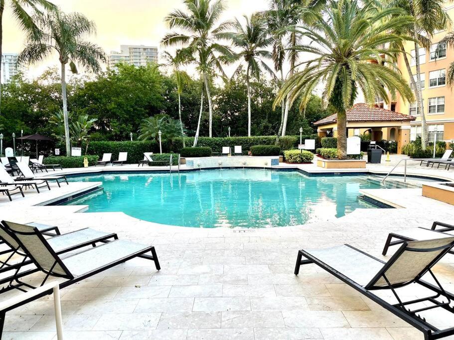 Yacht Club Miami Suite 2 Bedroom and 2 Bathroom With Baby Crib & Free Parking
