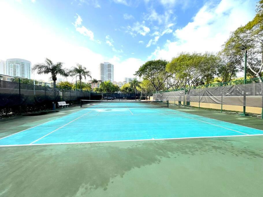 Yacht Club Miami Suite 2 Bedroom and 2 Bathroom With Baby Crib & Free Parking