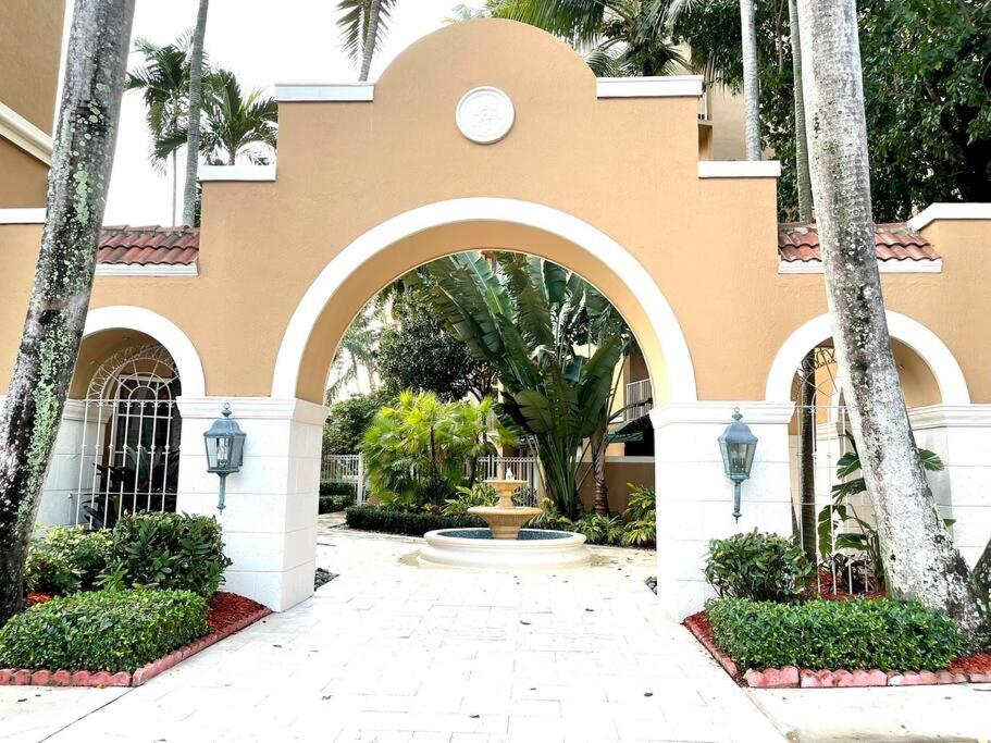Yacht Club Miami Suite 2 Bedroom and 2 Bathroom With Baby Crib & Free Parking